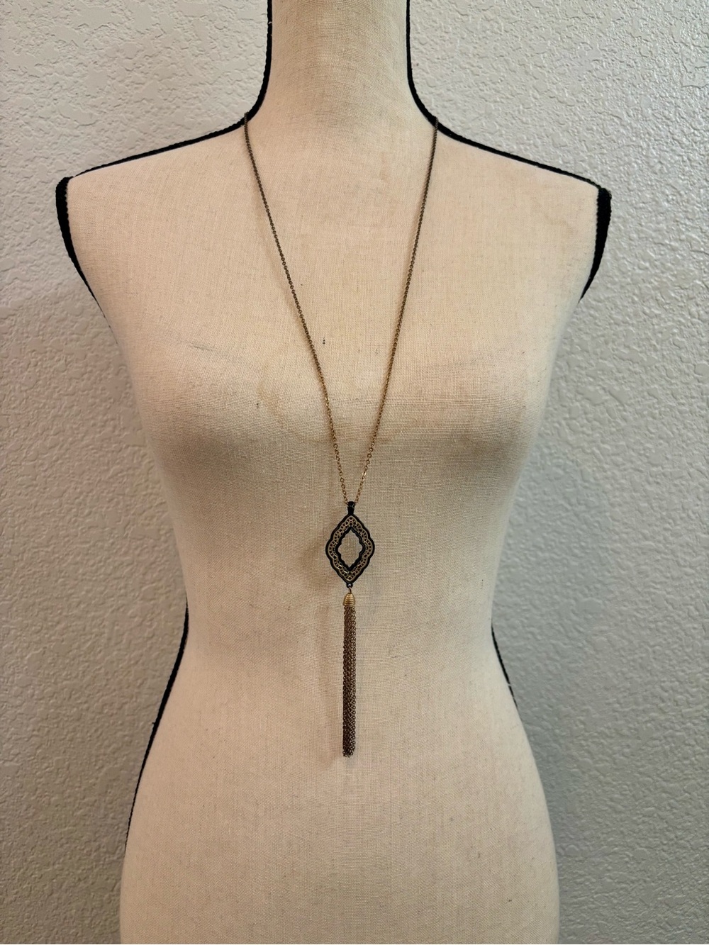 Long Gold & BlackPendant Tassel Necklace - Elegant Gold Tone Women's Jewelry